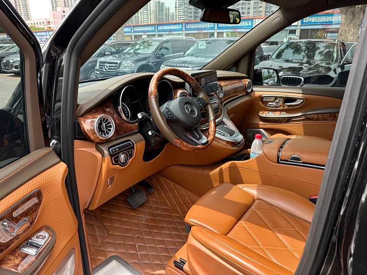 Mercedes-Benz V-Class 2022 2022款 V 260 L 长轴距尊贵版