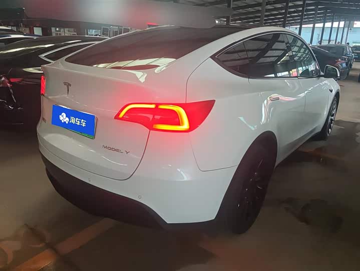 Zdjęcie 3 - Tesla Model Y