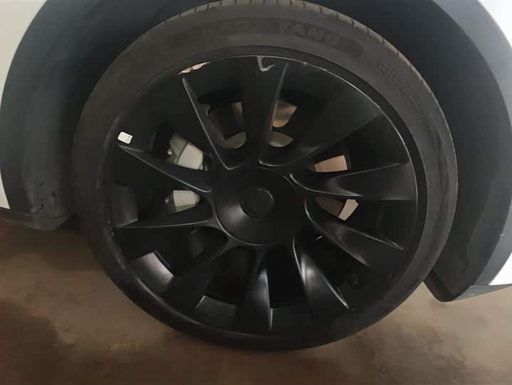 Zdjęcie 6 - Tesla Model Y