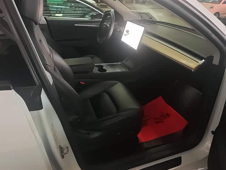 Zdjęcie 8 - Tesla Model Y