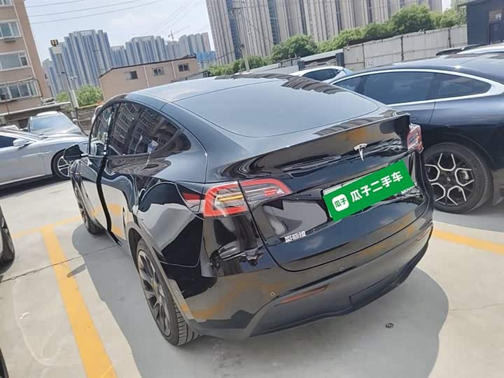 Photo 5 - Tesla Model Y