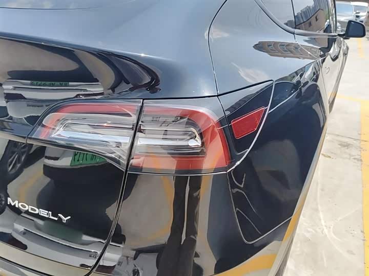 Photo 8 - Tesla Model Y