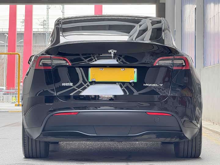 Zdjęcie 5 - Tesla Model Y