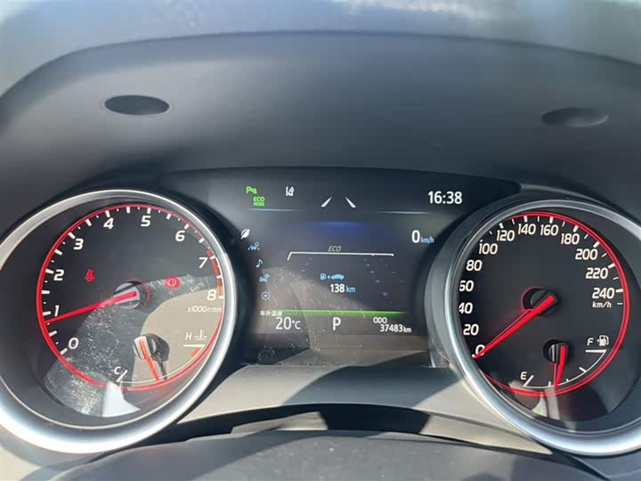 Фото 9 - Toyota Camry