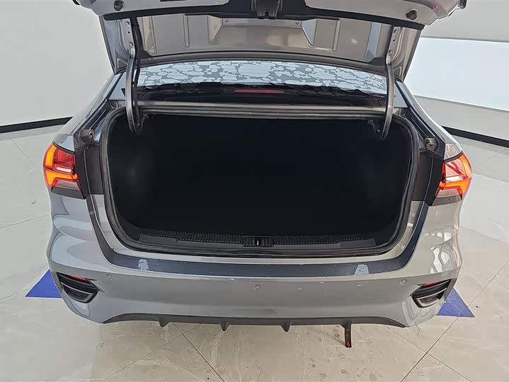 Roewe i5 2021 2021款 1.5L CVT黑金版