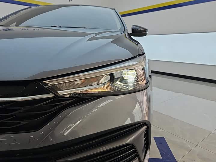 Roewe i5 2021 2021款 1.5L CVT黑金版