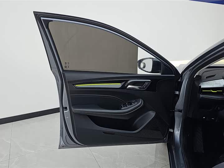 Roewe i5 2021 2021款 1.5L CVT黑金版