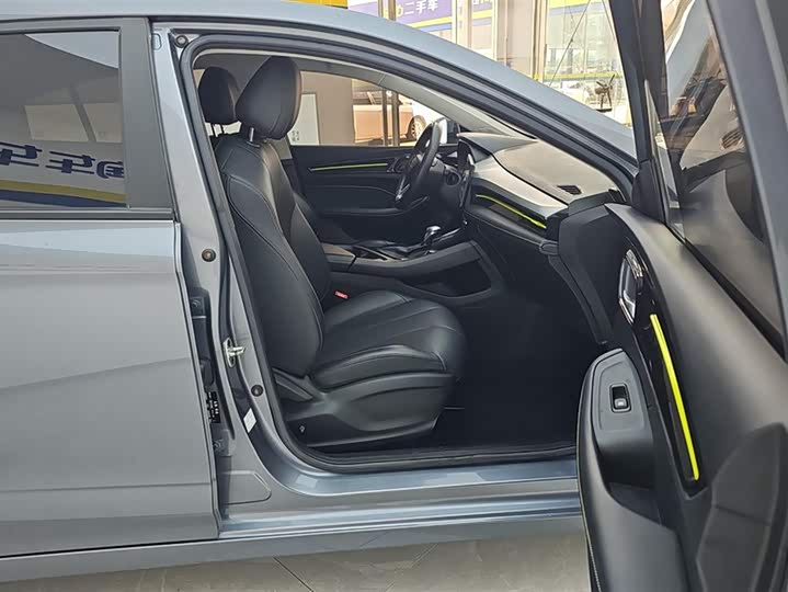 Roewe i5 2021 2021款 1.5L CVT黑金版