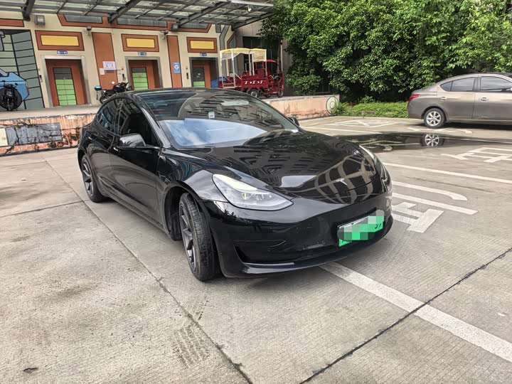 Фото 3 - Tesla Model 3