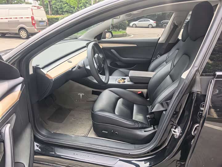 Фото 4 - Tesla Model 3