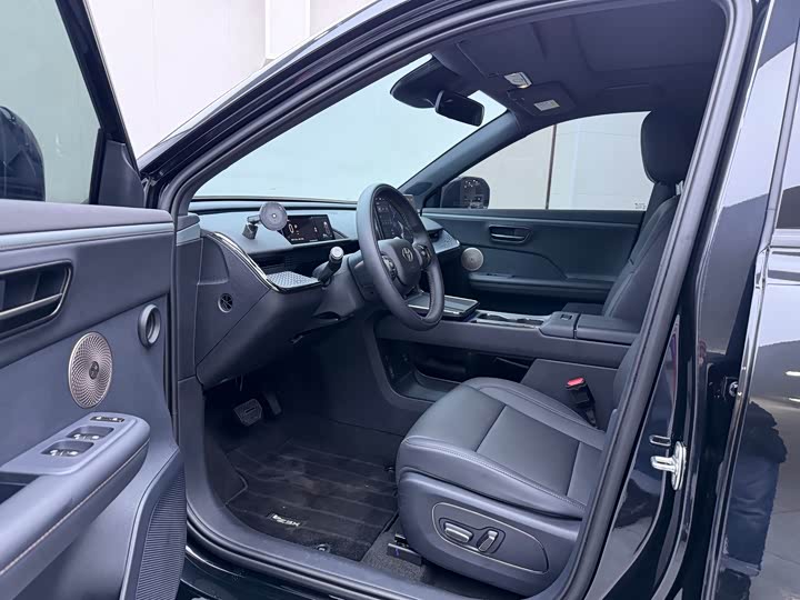 Фото 7 - Toyota bZ3X