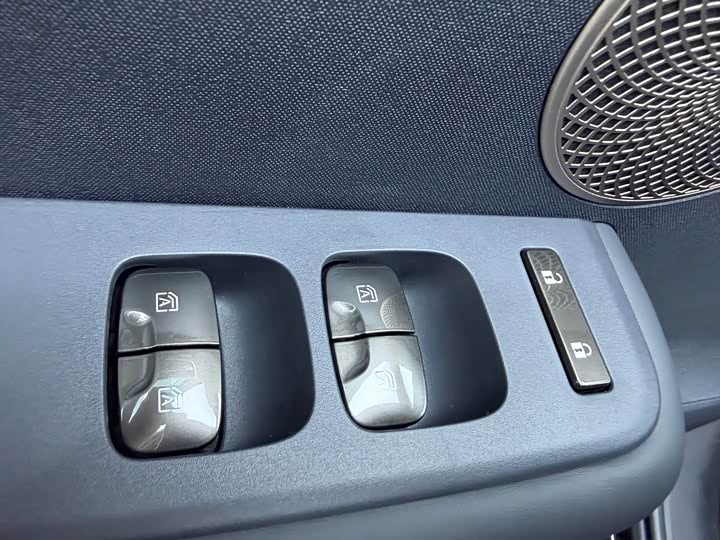 Фото 8 - Toyota bZ3X