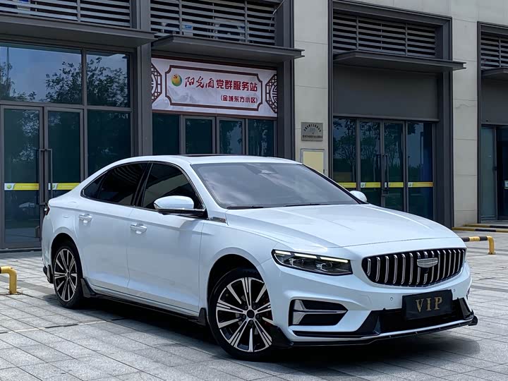 Фото 2 - Geely Preface