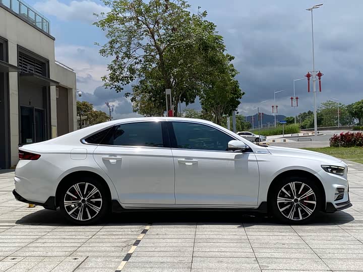 Фото 9 - Geely Preface