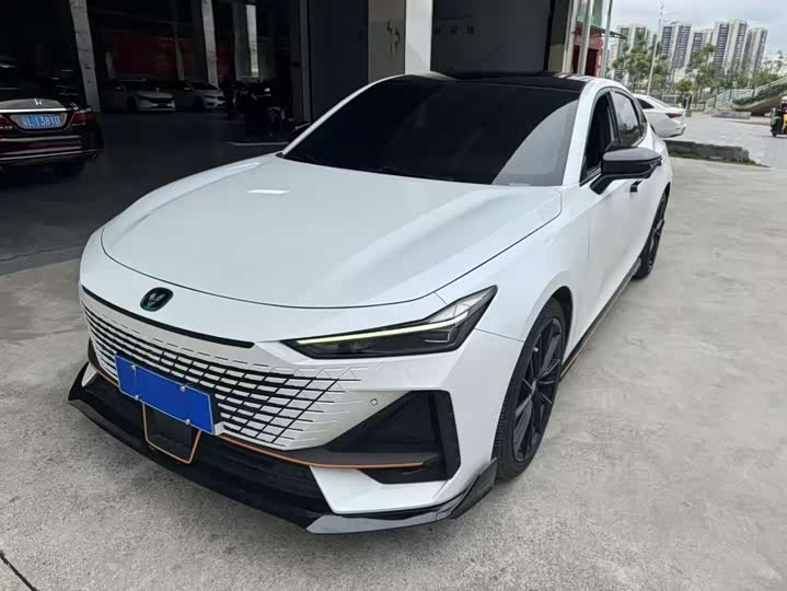 Фото 1 - Changan UNI-V