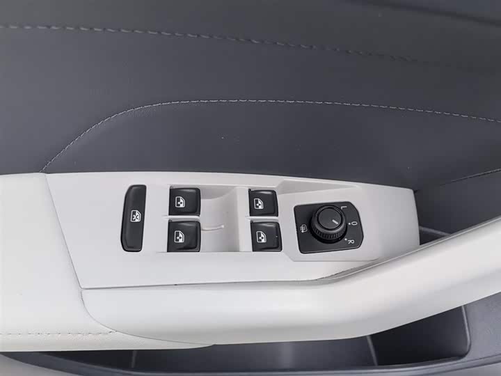 Volkswagen Tharu 2025 2025款 新锐 300TSI 锐意版