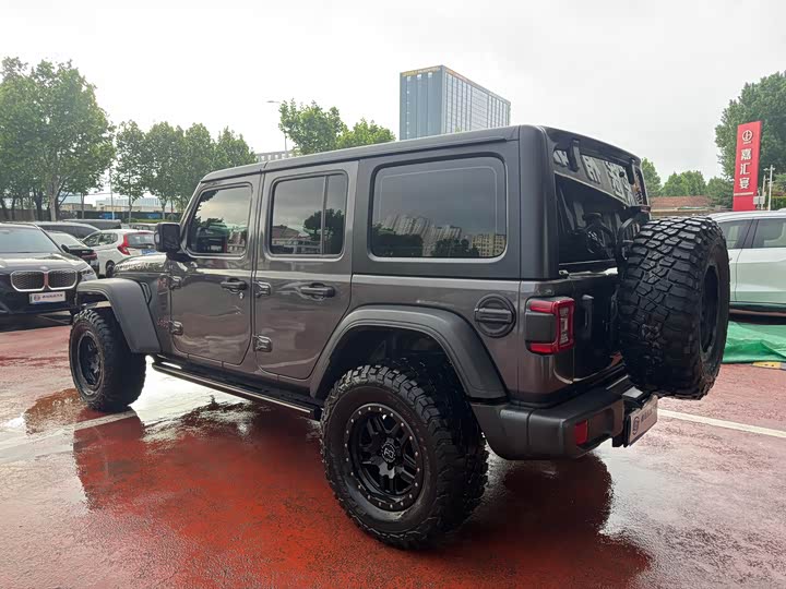 Photo 4 - Jeep Wrangler