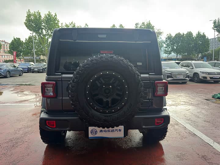Photo 5 - Jeep Wrangler