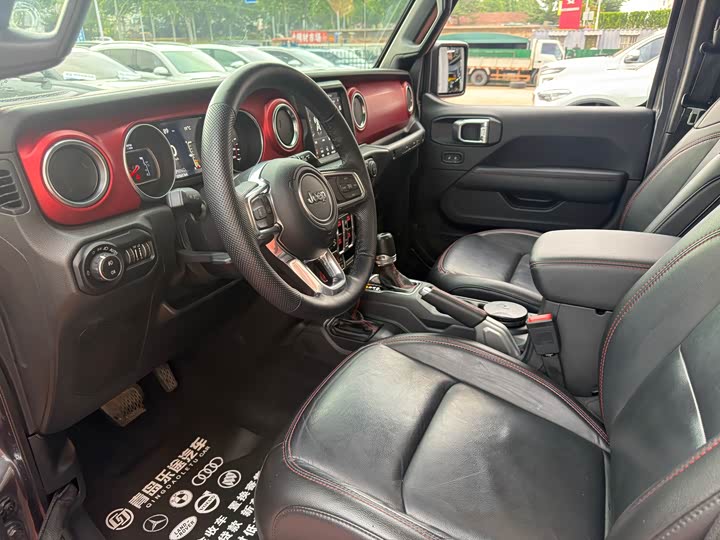 Photo 7 - Jeep Wrangler