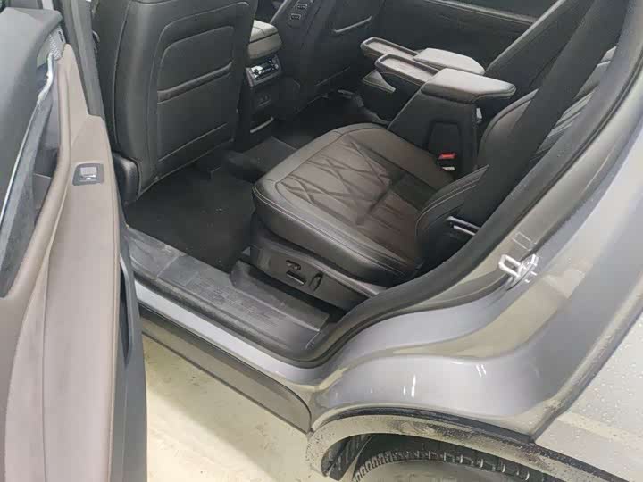 Ford Edge 2026 2026款 锐界L 2.0T EcoBoost E混动两驱七座豪华型