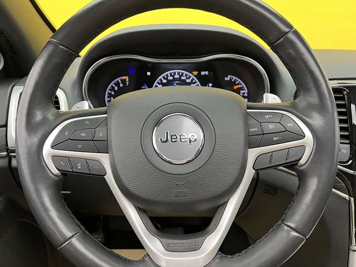 Фото 7 - Jeep Grand Cherokee