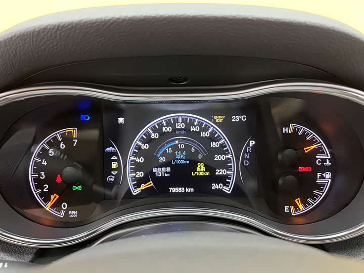 Фото 8 - Jeep Grand Cherokee