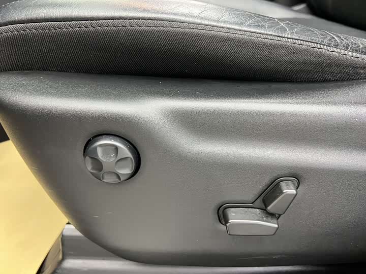 Фото 9 - Jeep Grand Cherokee