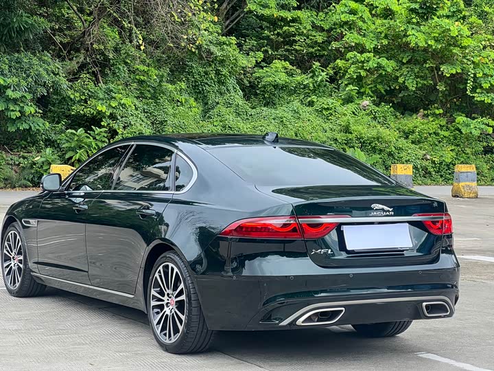 Jaguar XF L 2025 2025款 2.0T P250 两驱尊享豪华版
