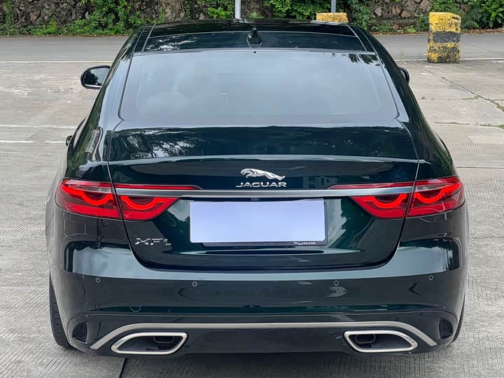 Jaguar XF L 2025 2025款 2.0T P250 两驱尊享豪华版