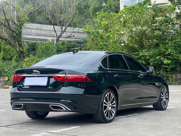 Jaguar XF L 2025 2025款 2.0T P250 两驱尊享豪华版