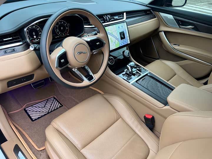Jaguar XF L 2025 2025款 2.0T P250 两驱尊享豪华版