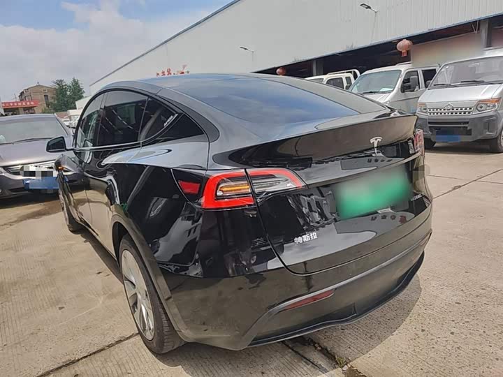 Zdjęcie 5 - Tesla Model Y