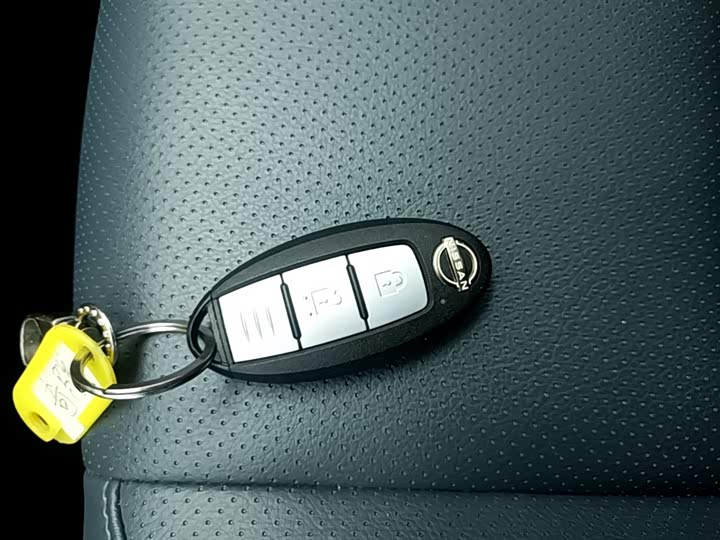 Nissan X-Trail 2025 2025款 荣誉 2.0L 两驱领先版