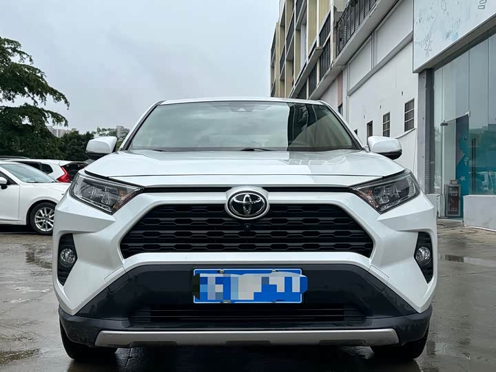 Фото 2 - Toyota RAV4