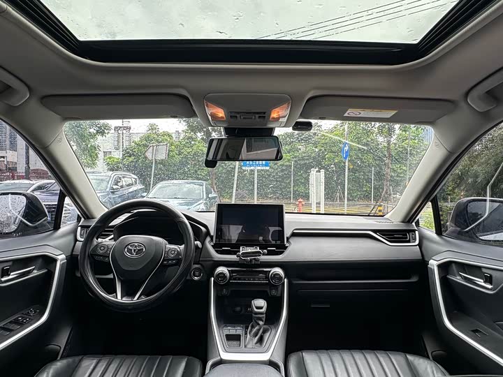 Фото 5 - Toyota RAV4