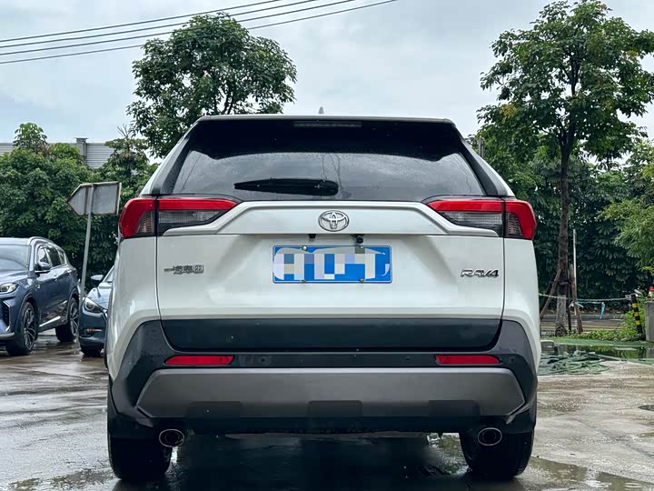 Фото 9 - Toyota RAV4
