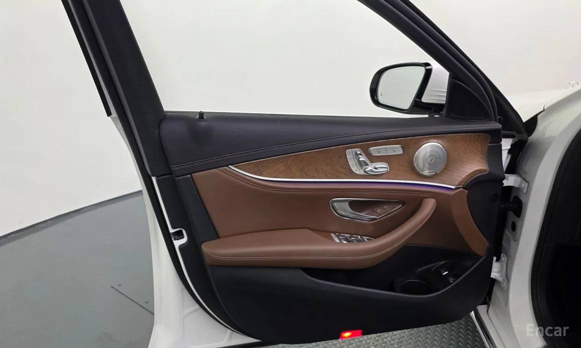 Mercedes-Benz E-Class 2016 E300e 4MATIC Exclusive