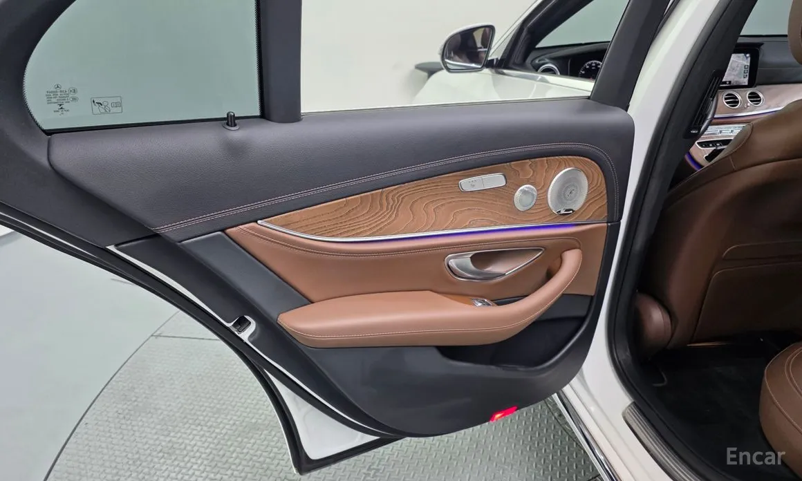 Mercedes-Benz E-Class 2016 E300e 4MATIC Exclusive