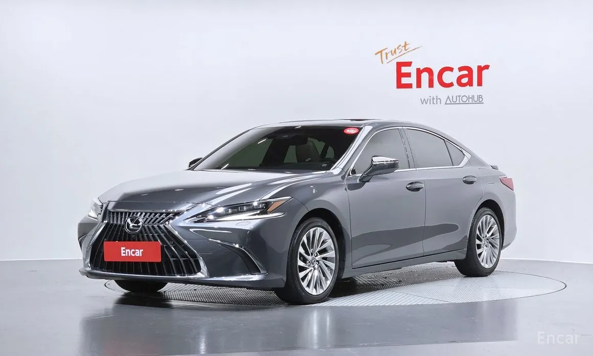 Photo 1 - Lexus ES