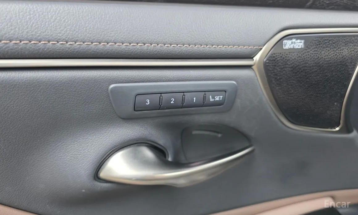Photo 15 - Lexus ES