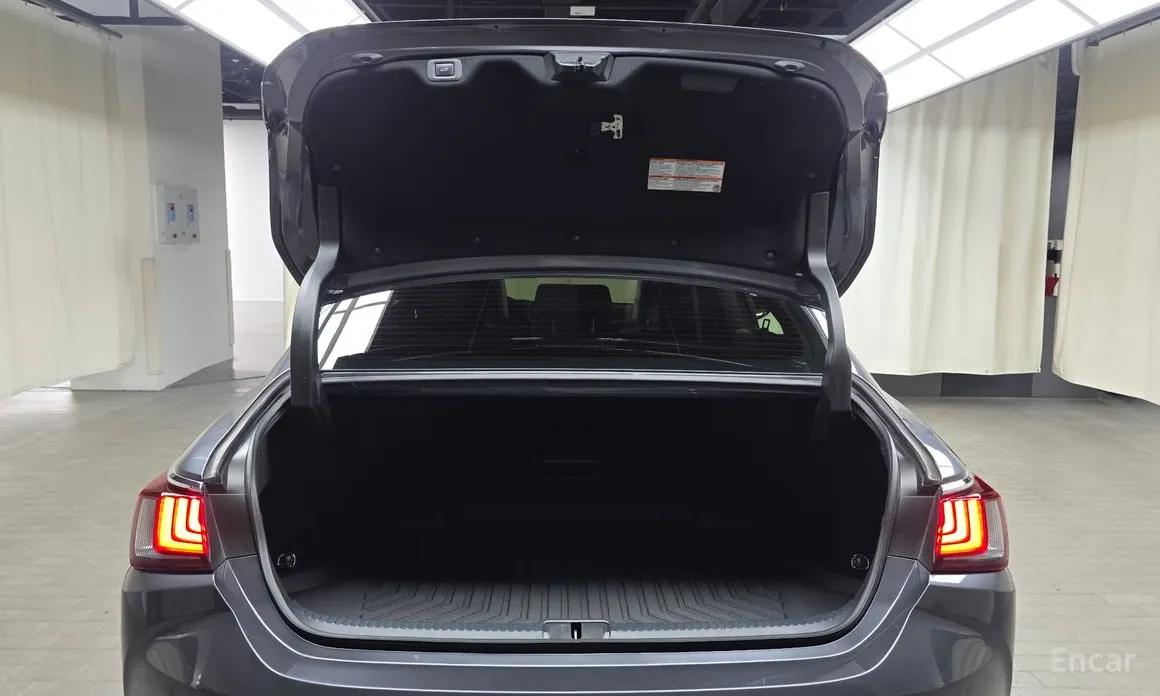 Photo 16 - Lexus ES