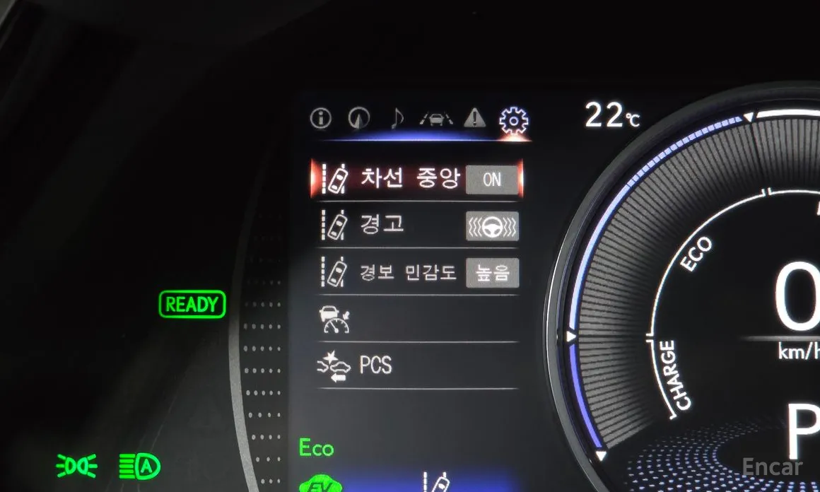 Photo 17 - Lexus ES