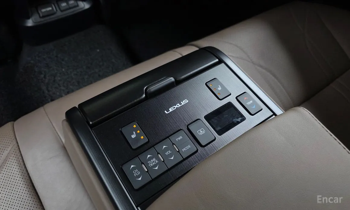 Photo 28 - Lexus ES
