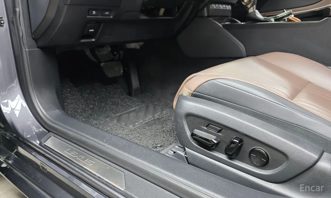 Photo 29 - Lexus ES
