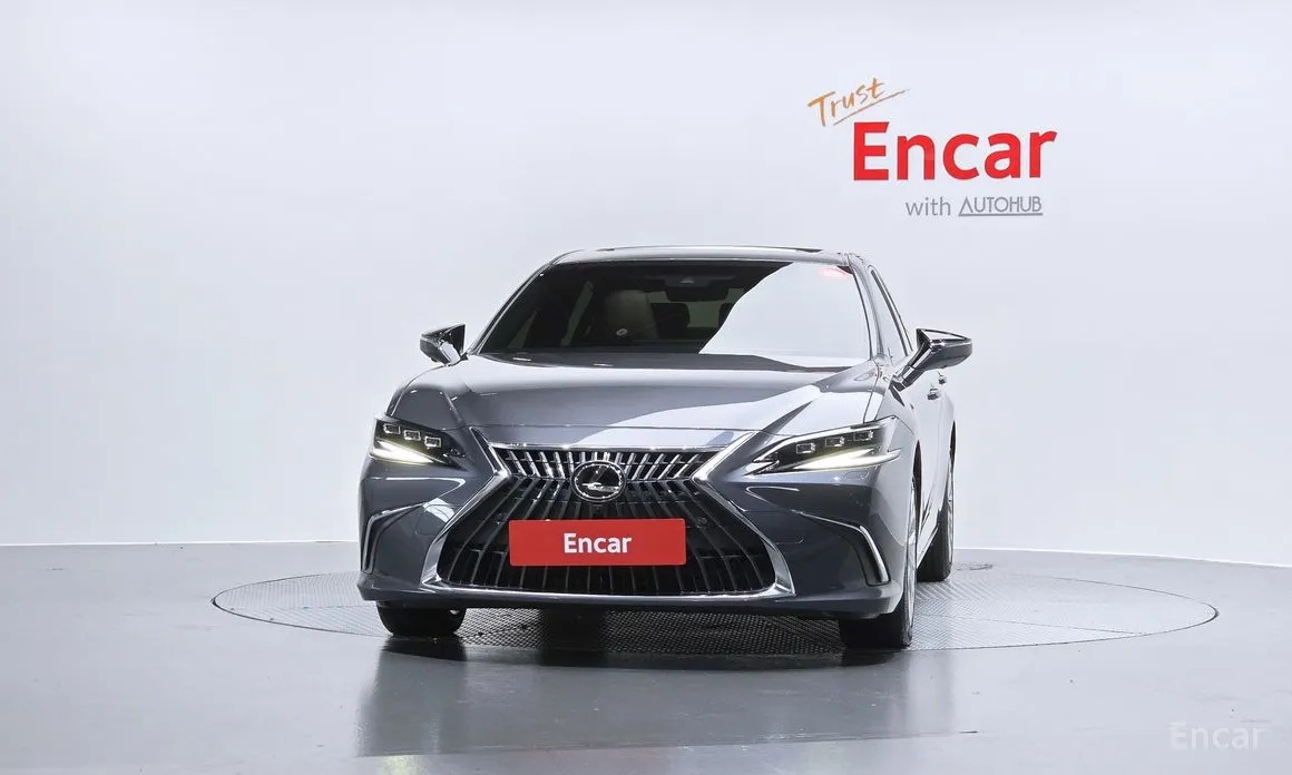 Photo 3 - Lexus ES