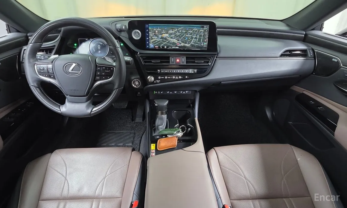 Photo 7 - Lexus ES