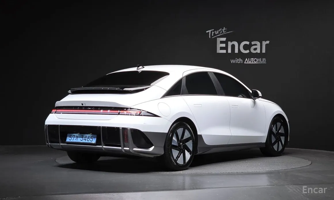 Photo 2 - Hyundai Ioniq 6