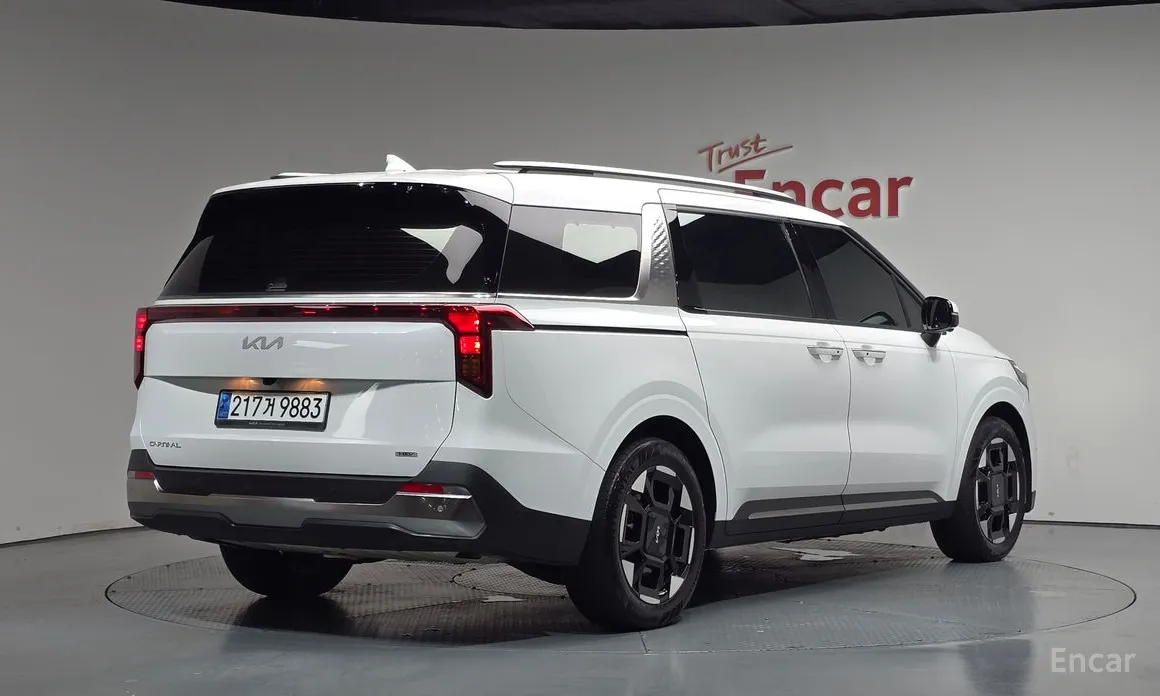 Фото 2 - Kia Carnival