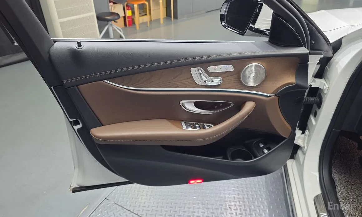Mercedes-Benz E-Class 2016 E300e 4MATIC Exclusive