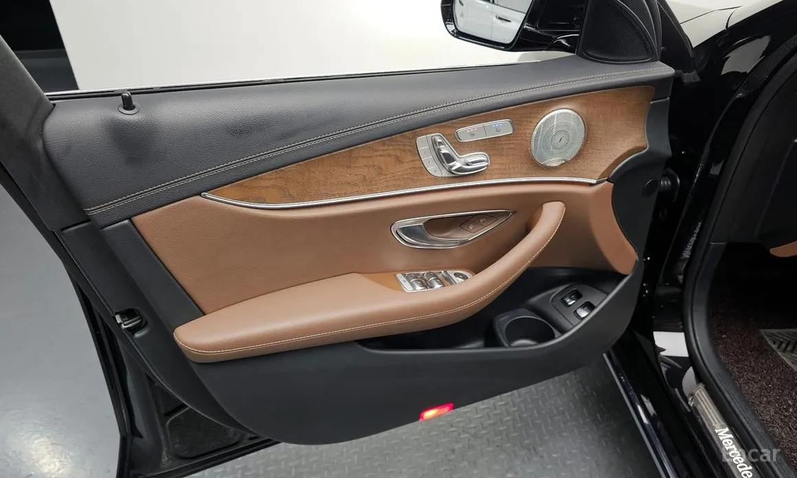Mercedes-Benz E-Class 2016 E300e 4MATIC Exclusive